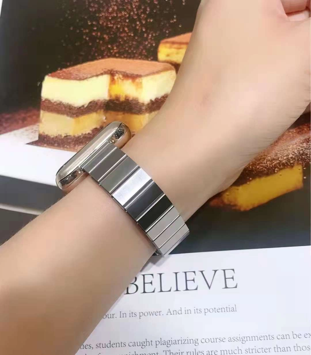Dây đồng hồ Apple Watch 38mm/ 40mm/ 41mm/ 42mm/ 44mm/ 45mm (chất liệu hợp kim, một hàng mắt) series 1 đến series 7 Dây đồng hồ Apple Watch 38mm/ 40mm/ 41mm/ 42mm/ 44mm/ 45mm (chất liệu hợp kim, một hàng mắt) series 1 đến series 7